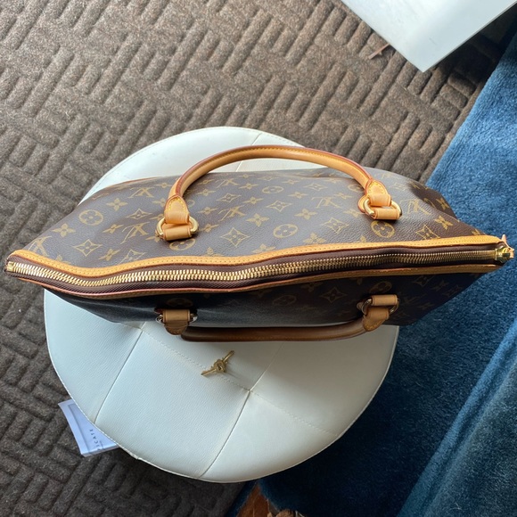 ❌❌SOLD❌❌ Authentic Loius Vuitton Horizontal Lockit - Picture 8 of 16